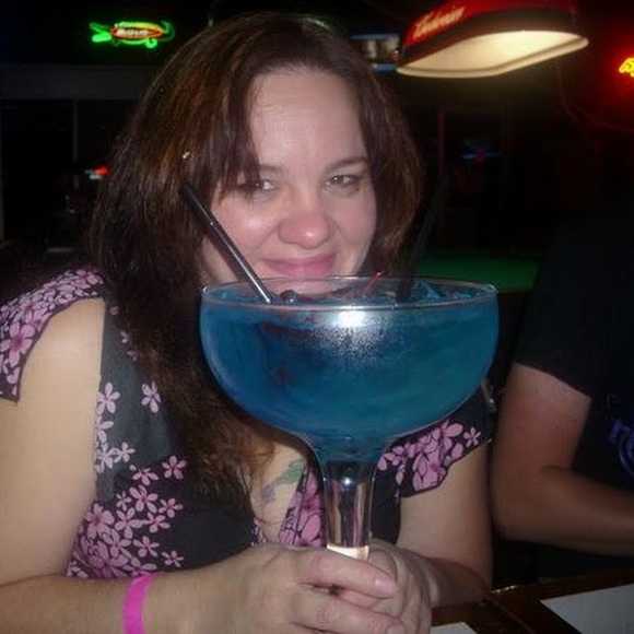 Profile Picture of Stephanie Trickler (@stephanietrickl) on Poshmark