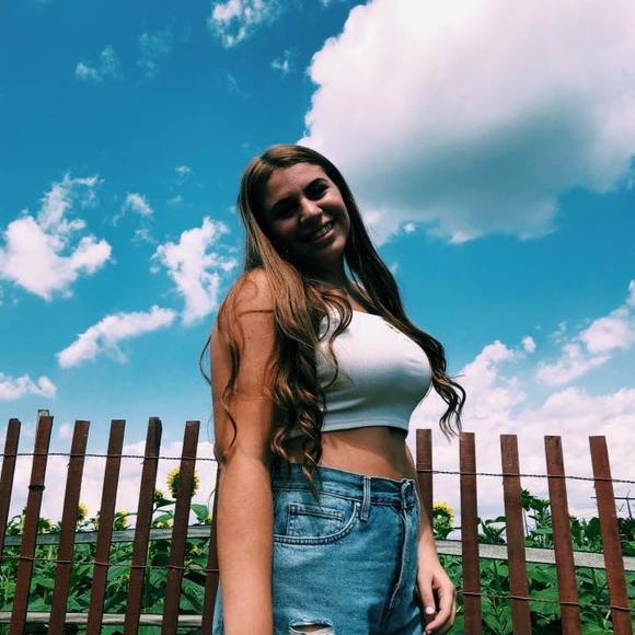 Profile Picture of Simona Inglima (@simonainglima) on Poshmark