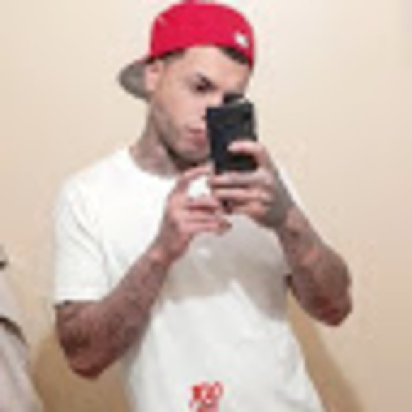 Profile Picture of Kidd Drew (@kidddrew39) on Poshmark