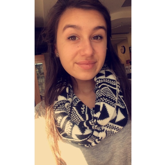 Profile Picture of Christina Timpani (@tinatimpanini) on Poshmark