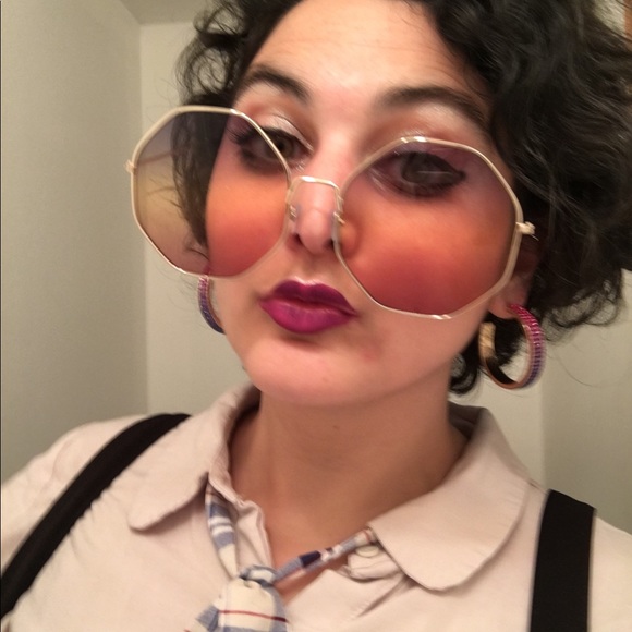 Profile Picture of Emily Hovermale (@ehovermale789) on Poshmark