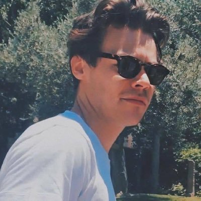 Profile Picture of Michelle (@TheeAaronAlery) on Twitter