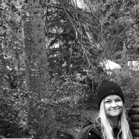 Profile Picture of Stefanie Fresques (@freshbest) on Poshmark