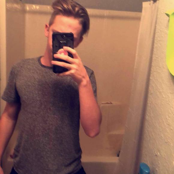 Profile Picture of Austin Dill (@lilshelbie) on Poshmark