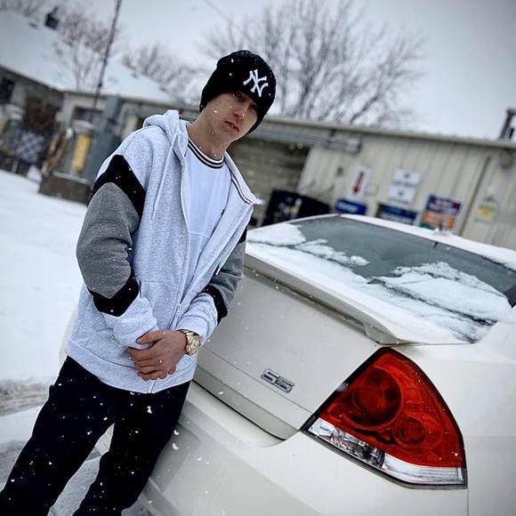 Profile Picture of Kellen Allen (@kellen164) on Poshmark