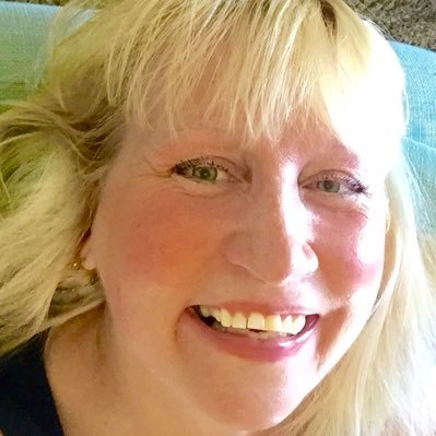 Profile Picture of  🌿 🌱HEIDI BENSON 🌾 🍃 🐈 🦜 💐 ☄️ 💫 🌈 🏔 🎈 💨 🌳 🌱 🌿 (@BensonHeidi) on Twitter