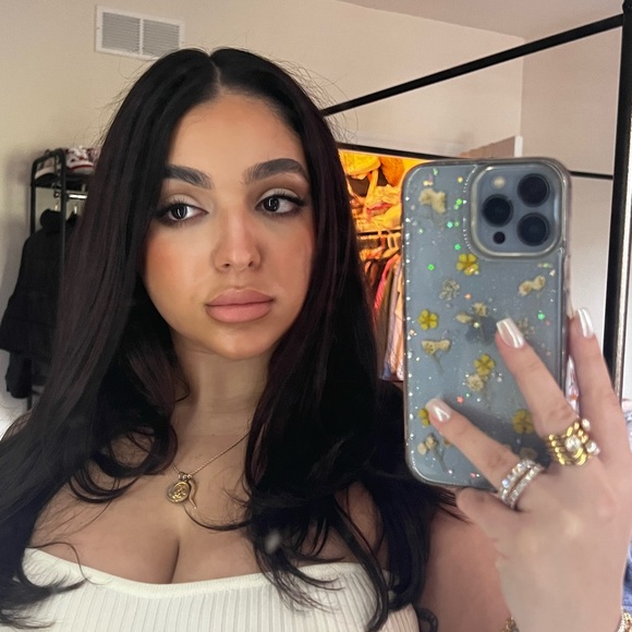 Profile Picture of Milena Siciliano (@milenasicili624) on Poshmark