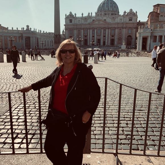 Profile Picture of Beth Peterson ratto (@bethr717) on Poshmark
