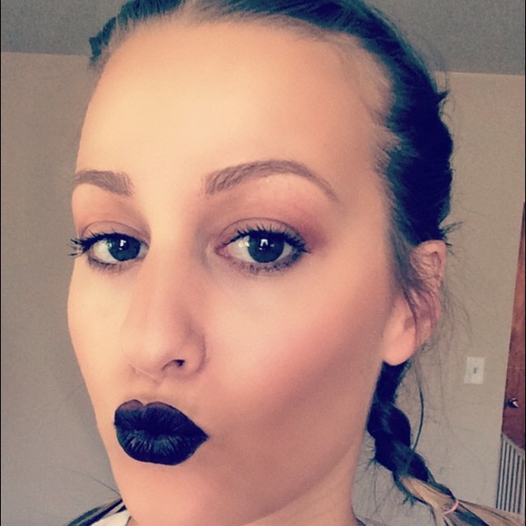 Profile Picture of Kim Grinder (@kim_grinder) on Poshmark