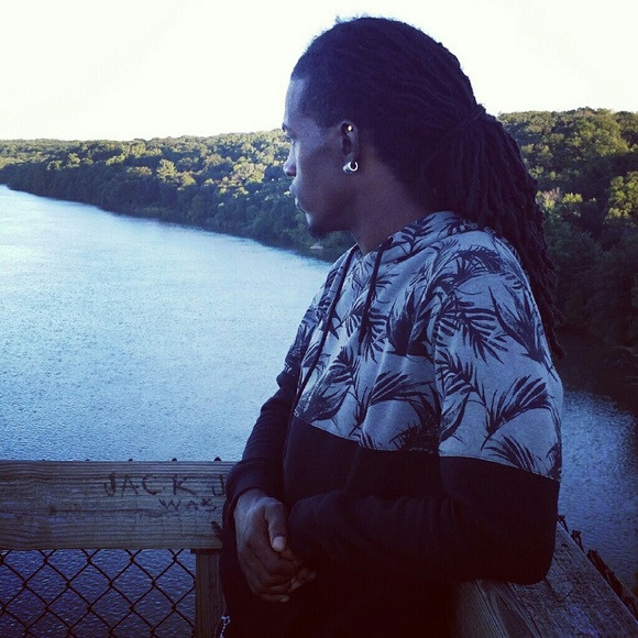 Profile Picture of Aaron Petty (@monbeastagoon) on Poshmark