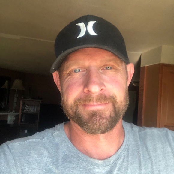 Profile Picture of Jason Uecker (@ueckercon) on Poshmark