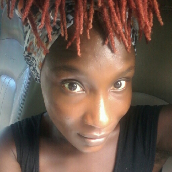 Profile Picture of Renia Manasse (@reramagiciam) on Poshmark