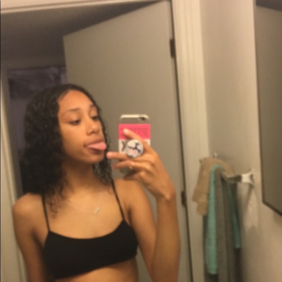 Profile Picture of Jennelle Clacken (@jahnellee) on Poshmark