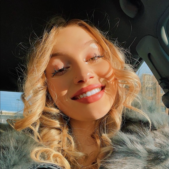 Profile Picture of Maddie Takala (@madalynreene) on Poshmark