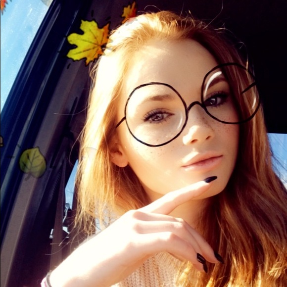 Profile Picture of Brooklyn Speth (@spethbrooklyn) on Poshmark
