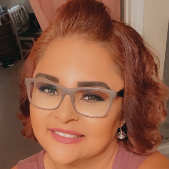 Profile Picture of Isabel Medrano (@isamedrano) on Poshmark