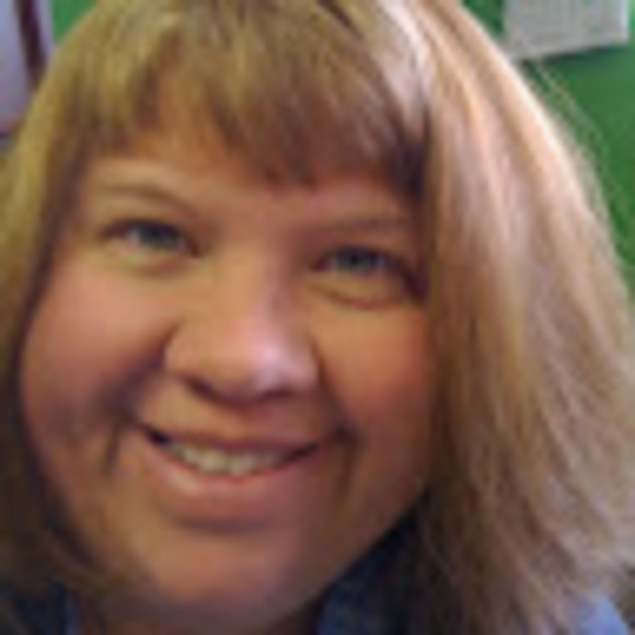 Profile Picture of Sandra Hicks (@hickschicsandra) on Poshmark