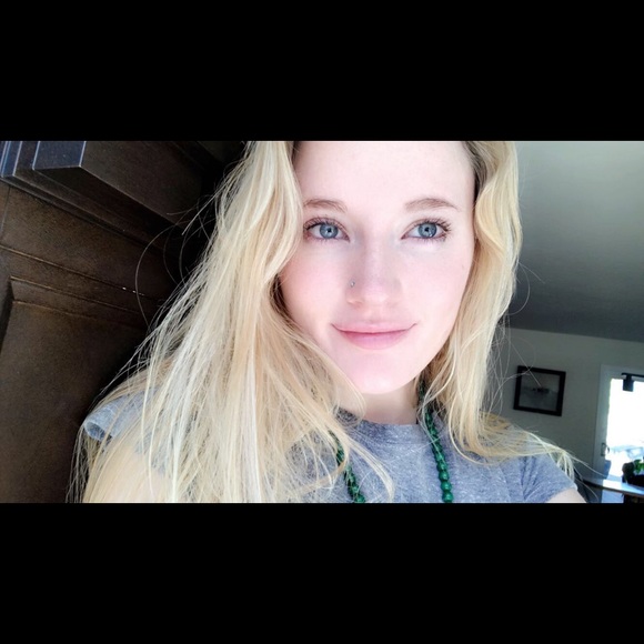 Profile Picture of Gillian Holmgren (@gholmgren) on Poshmark