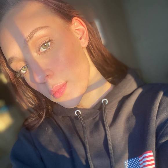 Profile Picture of Larae Ware (@hamstersrock247) on Poshmark