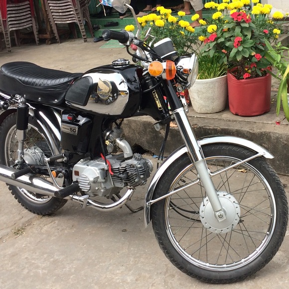 Profile Picture of Thi Tu trinh tran (@trinurs) on Poshmark