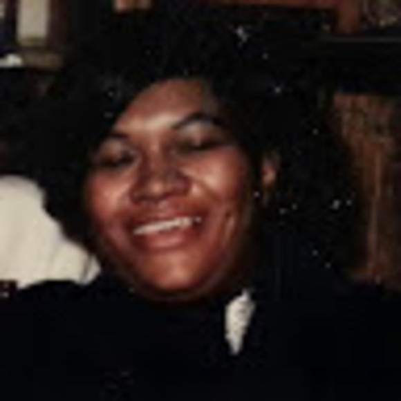 Profile Picture of Flora Thomas (@mamatilley) on Poshmark
