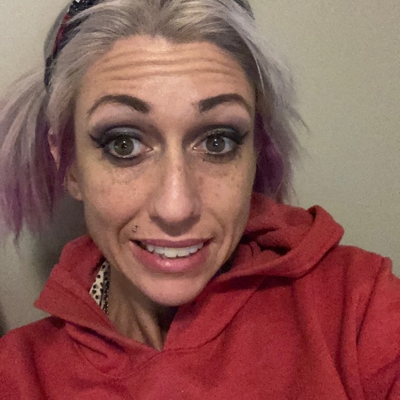 Profile Picture of Amy Stack (@amystacks22) on Poshmark