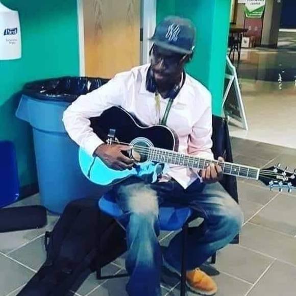 Profile Picture of Quentin La grande (@altimaman898) on Poshmark