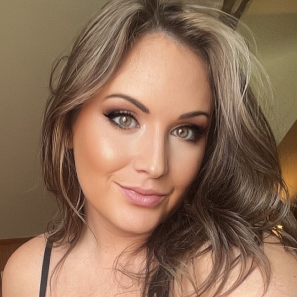 Profile Picture of Kellie Tyler (@kelson_tyler) on Poshmark