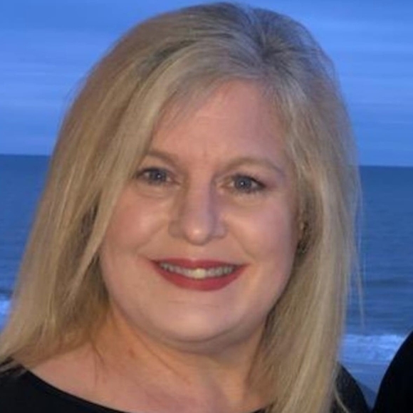 Profile Picture of Lisa Simpson (@lisa6342) on Poshmark