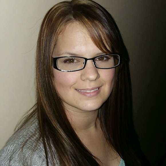 Profile Picture of Danielle Rager (@danieller12) on Poshmark