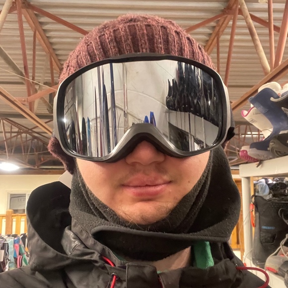Profile Picture of Felix Stumpf (@felixrvs05) on Poshmark