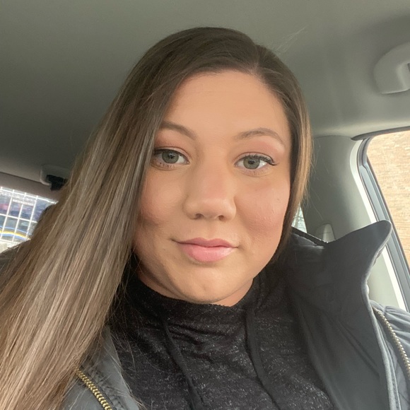 Profile Picture of Maria Petersen (@petersenmaria21) on Poshmark