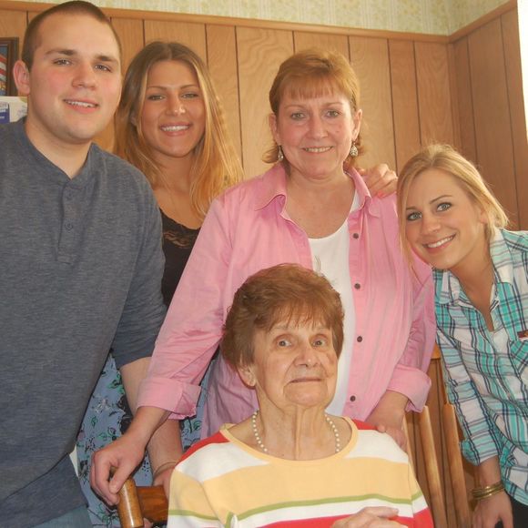 Profile Picture of Janet Zupanovich-centanni (@jzupc) on Poshmark