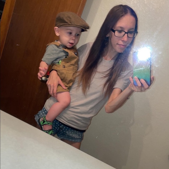 Profile Picture of Kamellia Baader (@kamellia_baader) on Poshmark