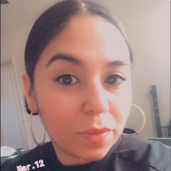 Profile Picture of Luz Calderon (@luzc1) on Poshmark