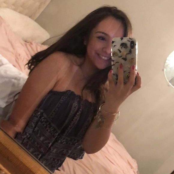 Profile Picture of Hannah Savelli (@hannahsavelli) on Poshmark