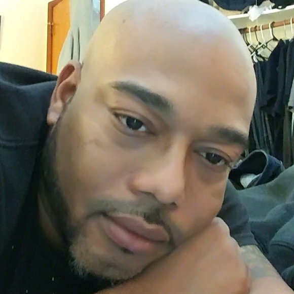 Profile Picture of David Ambrose (@davo87) on Poshmark