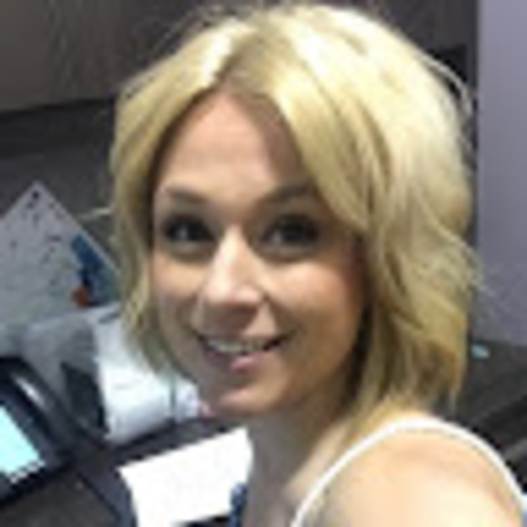 Profile Picture of Amanda Hamm (@amandahamm174) on Poshmark