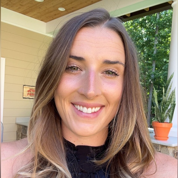 Natalie Mlodzinski - Poshmark Profile Picture of Natalie Mlodzinski (@nmlodzinski) on Poshmark