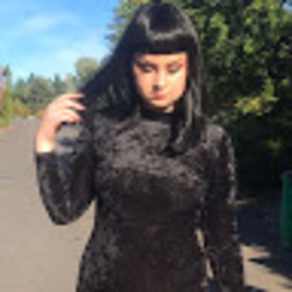 Profile Picture of Elizabeth Kepler-marmon (@ekeplermarmon) on Poshmark