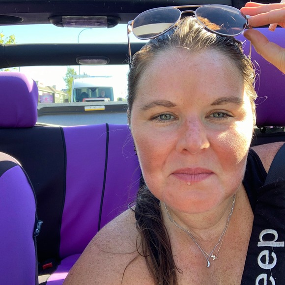 Profile Picture of Christine Carruthers (@christinecarrut) on Poshmark