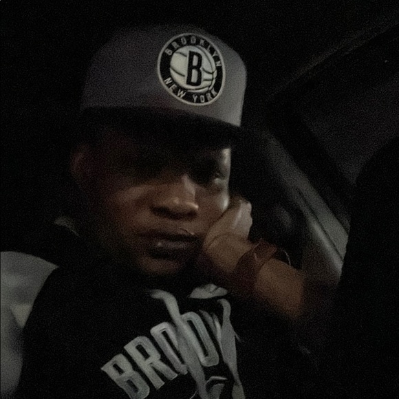 Profile Picture of Genio Noel (@genionoel) on Poshmark