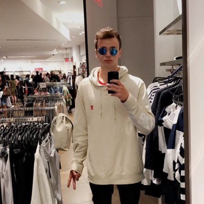 Profile Picture of Kira Schneider (@KiraSchneider16) on Twitter