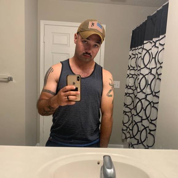 Profile Picture of Wayne Auker (@wayneauker) on Poshmark