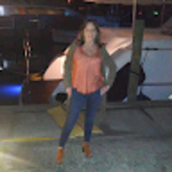 Profile Picture of Laurie Fauci (@bellafauci57) on Poshmark
