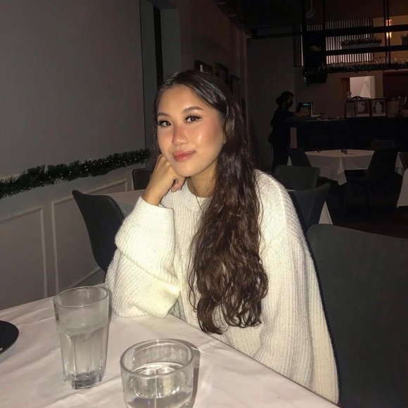 Profile Picture of Gillian Lim (@gillian_lim) on Poshmark