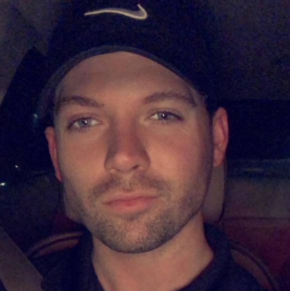 Alex Fulgham - Poshmark Profile Picture of Alex Fulgham (@fulgham19) on Poshmark