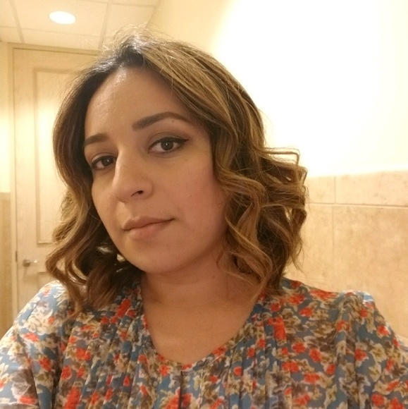 Profile Picture of Adoracion Martinez (@adianapalomino) on Poshmark