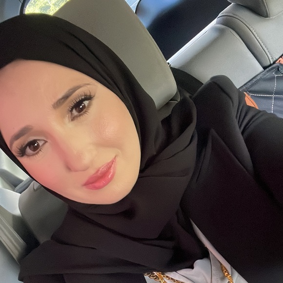 Profile Picture of Walaa Sharida (@walaasharida) on Poshmark