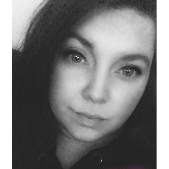 Profile Picture of Alisa Foresee (@alisa4c) on Poshmark